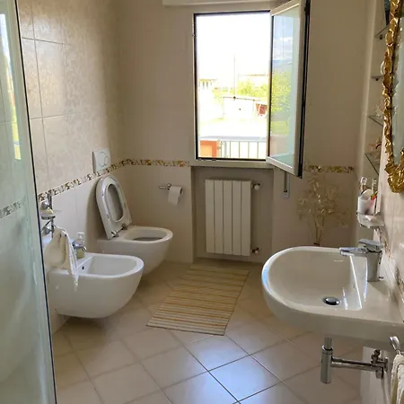 Casa Spaziosa E Comoda Vicino Al Centro Vakantiehuis Montecatini Terme